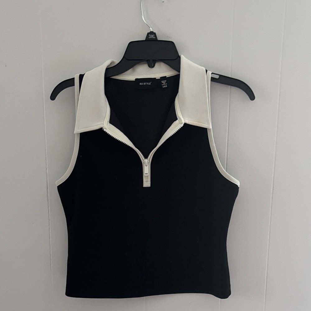RD Style Black and White Zip-Up Crop Top